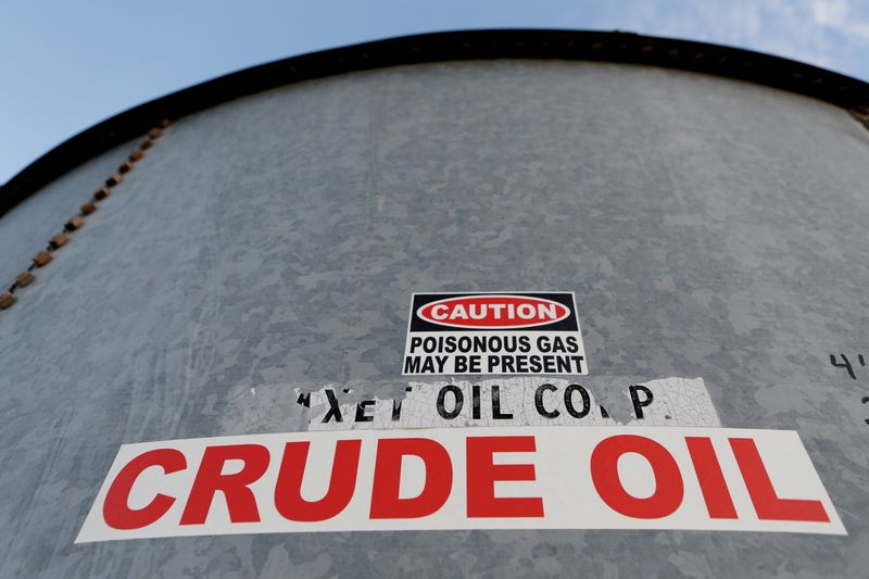Les prix du pétrole baissent après que les données de l'industrie