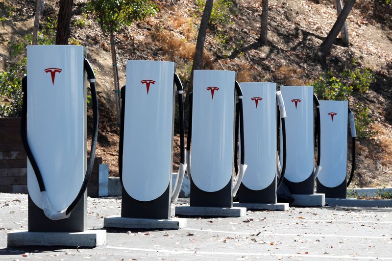 Tesla lance un nouveau chargeur pour la maison compatible avec toutes les  voitures électriques - Numerama