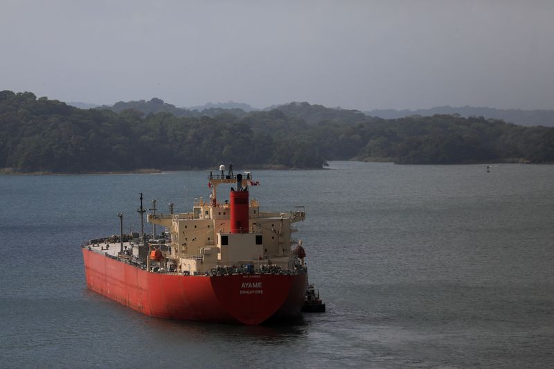 El Canal de Panamá no prevé restricciones al tránsito hasta abril